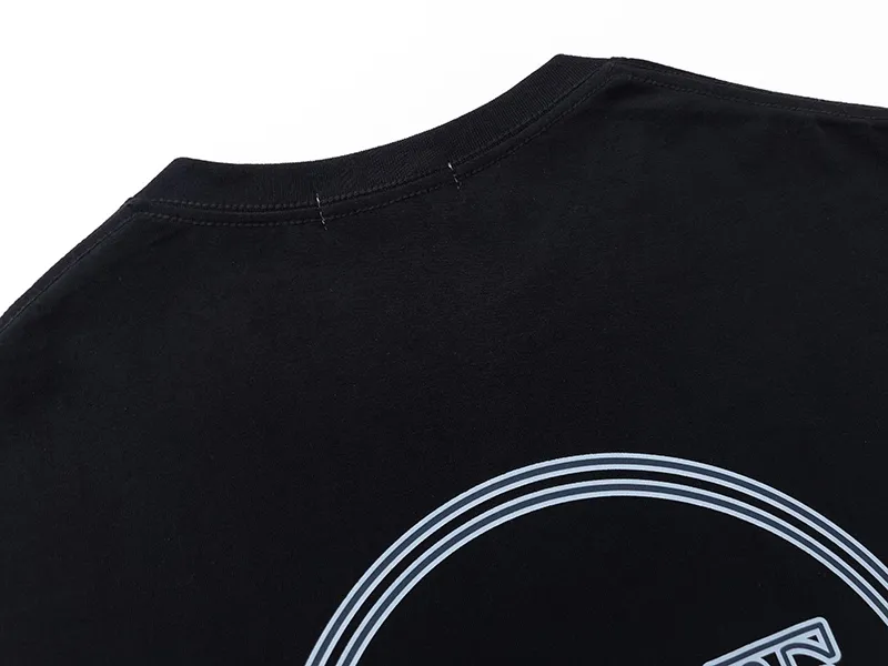 W665#P110💰 [Stone lsland/Stone Island Mosaic Light Bulb💡 Printed Short Sleeve T-shirt] ⚠️[Original creation with high control of details] - Made of 230g combed cotton 32 count double yarn, soft and comfortable to the touch, sweat-absorbent and breathable. - Simple basic and versatile style, original quality, first choice for couples. - Made in a large factory, four needles and five threads on the shoulder, neatly routed, high quality workmanship. - Same style for men and women. Very versatile, one piece for everyone, details are clearly visible. Color: Black White Size: M L
